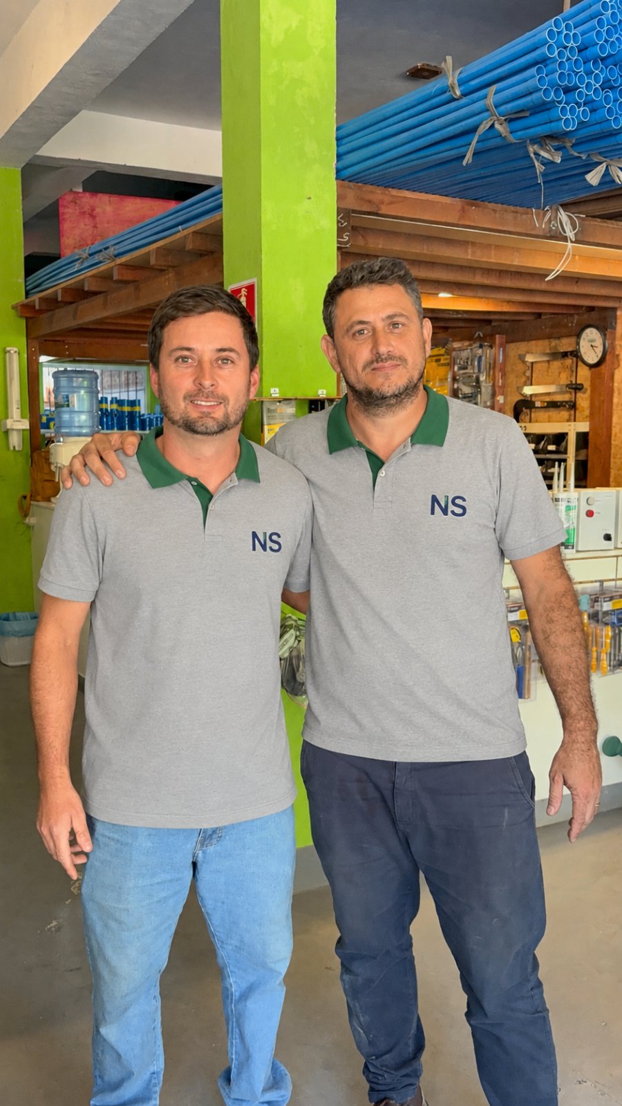 Equipe da NS Irrigação na loja em Itaipava, Petrópolis