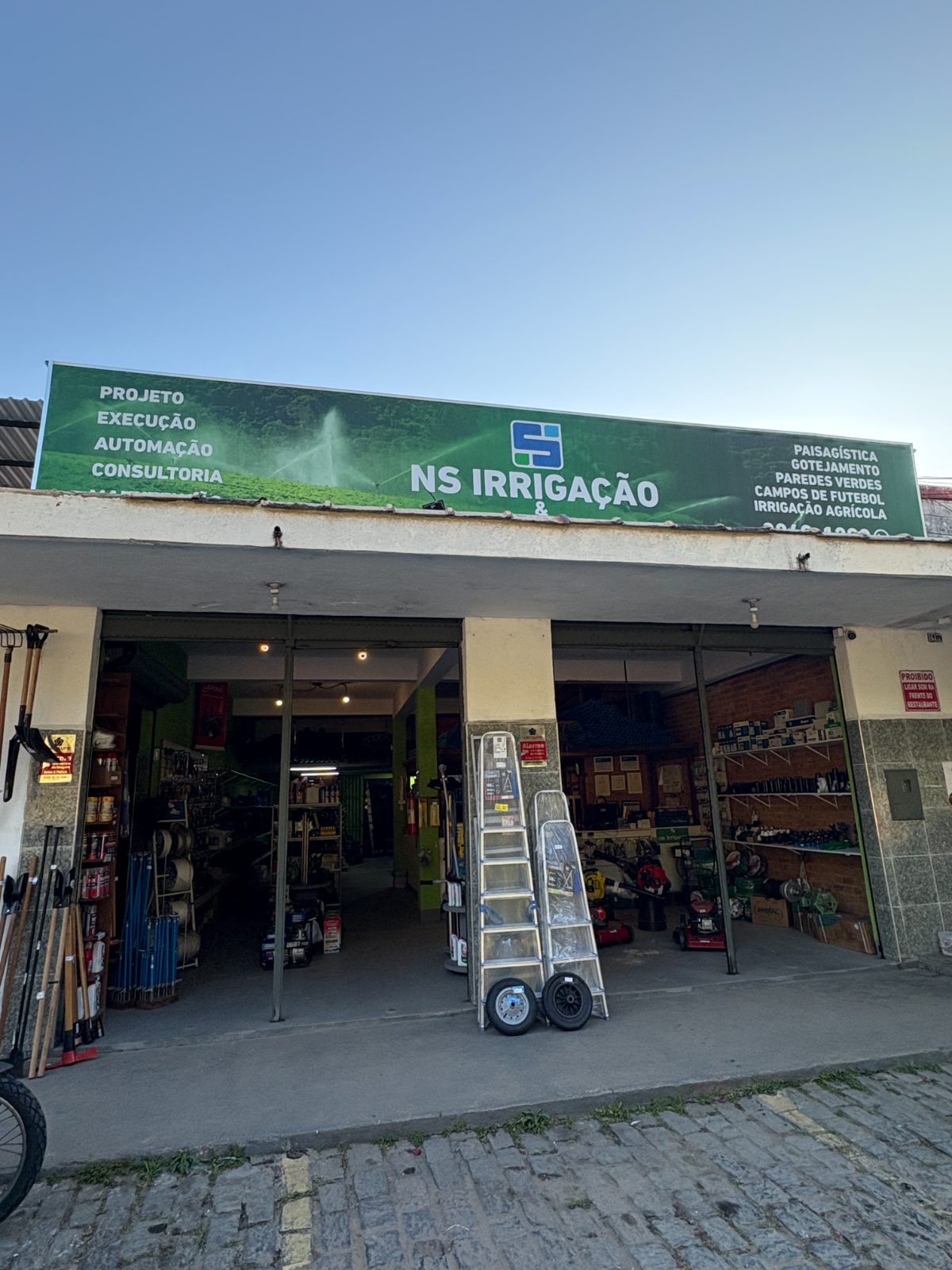 Fachada da loja NS Irrigação em Itaipava, Petrópolis